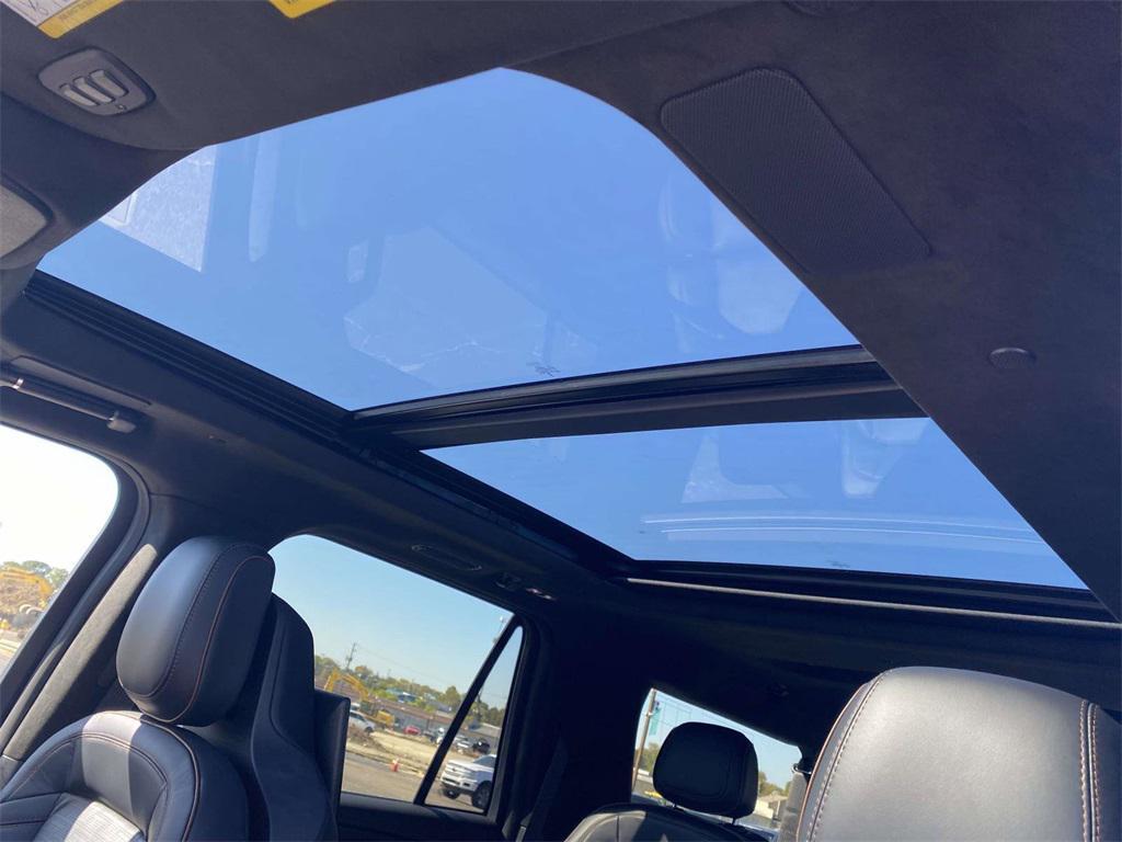 new 2025 Lincoln Navigator car, priced at $122,090