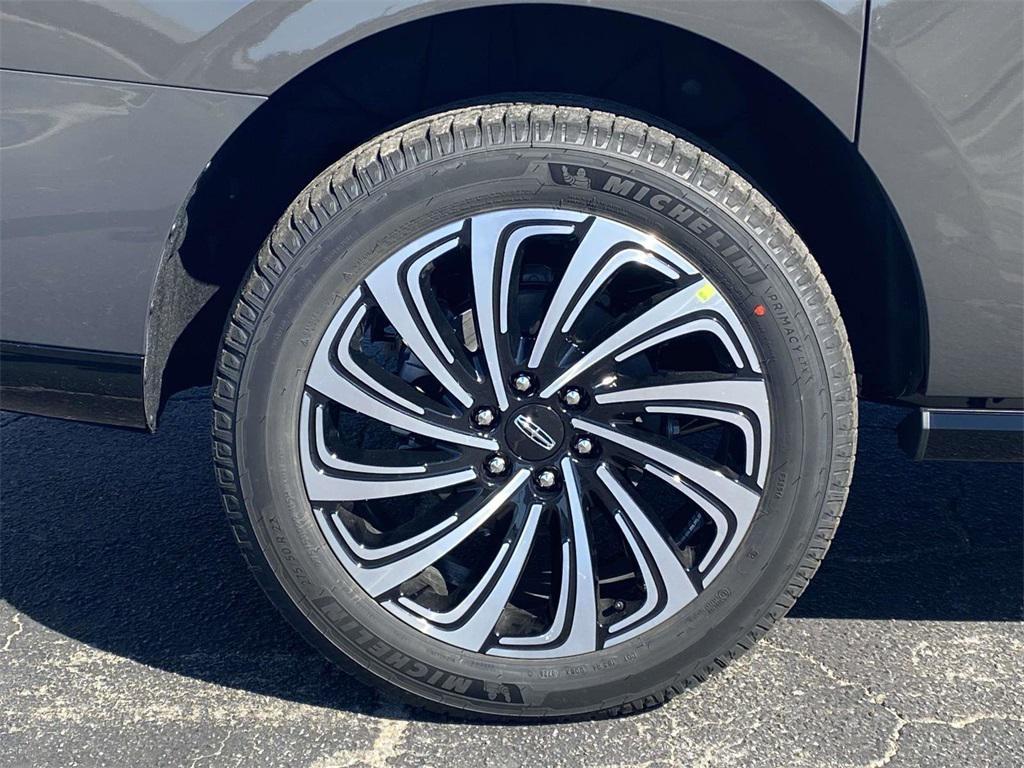 new 2025 Lincoln Navigator car, priced at $122,090