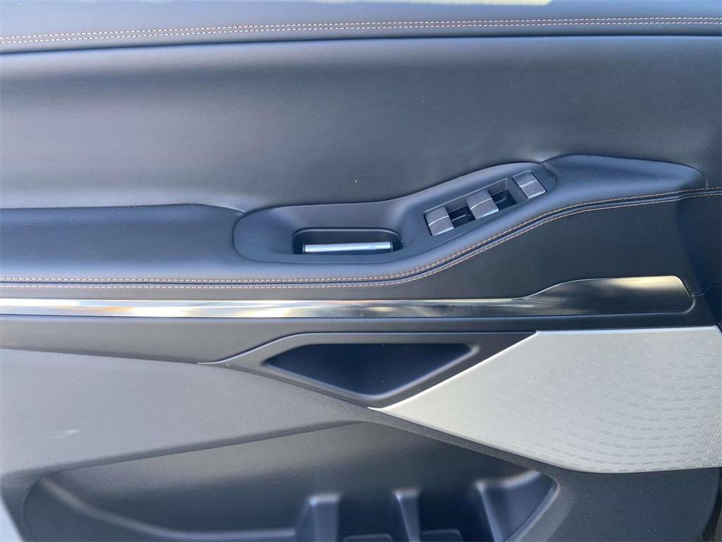 new 2025 Lincoln Navigator car, priced at $122,090