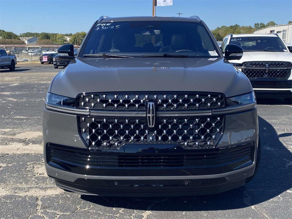 new 2025 Lincoln Navigator car, priced at $122,090