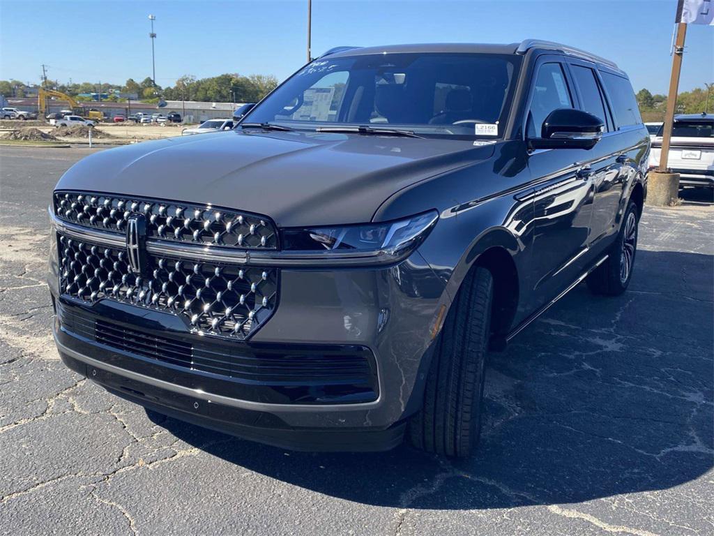new 2025 Lincoln Navigator car, priced at $122,090