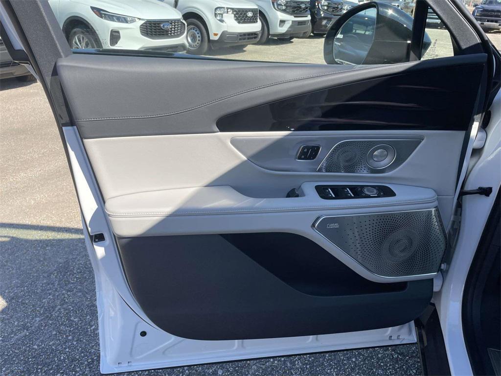 new 2026 Lincoln Nautilus car, priced at $68,092