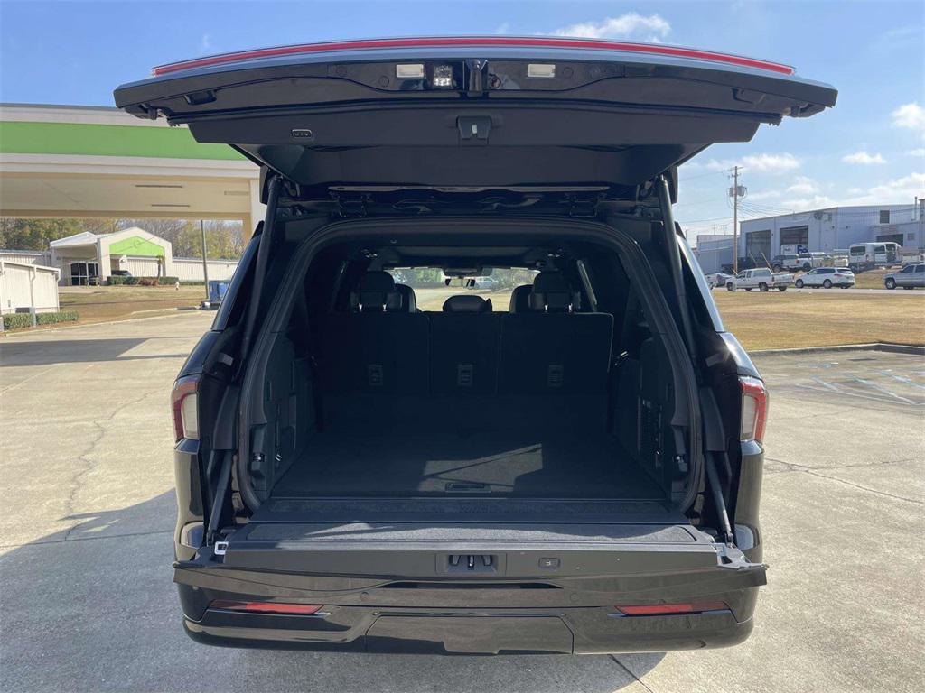 new 2025 Lincoln Navigator car, priced at $105,080