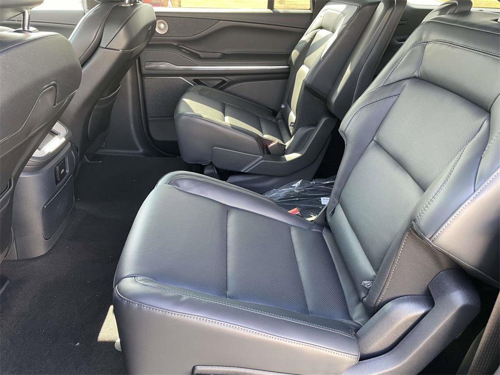 new 2025 Lincoln Navigator car, priced at $105,080