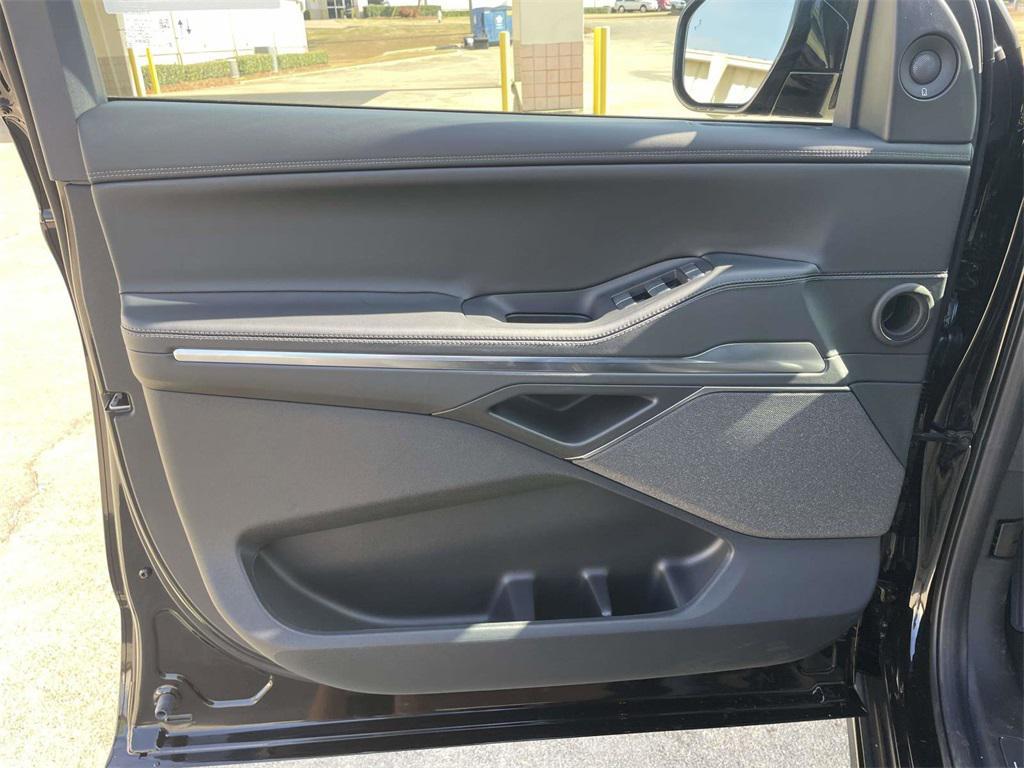 new 2025 Lincoln Navigator car, priced at $105,080