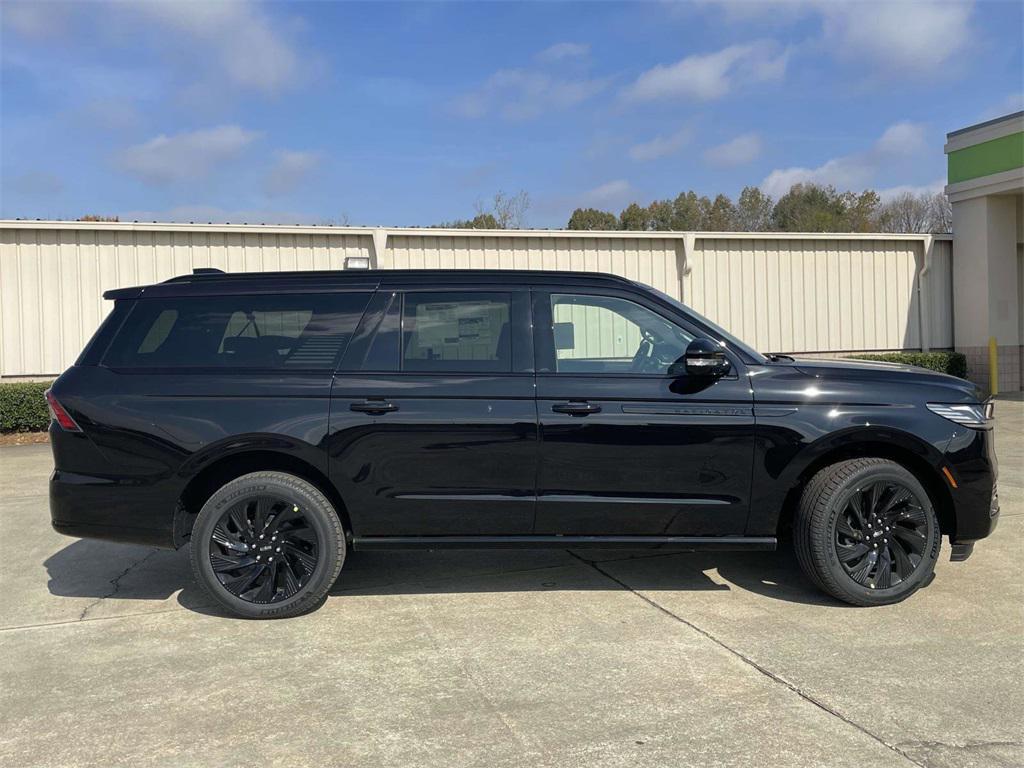 new 2025 Lincoln Navigator car, priced at $105,080