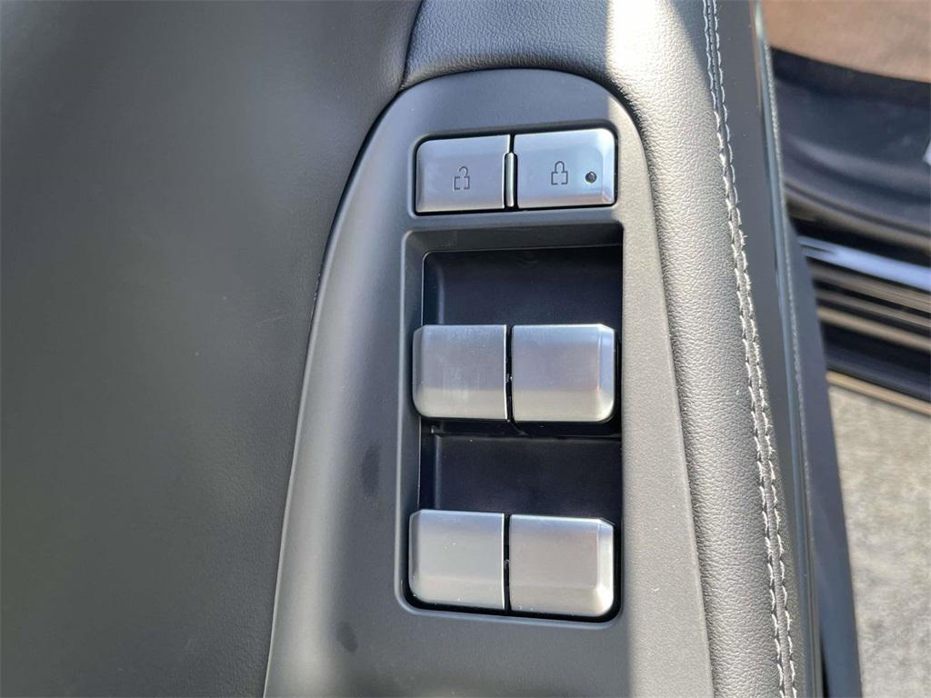 new 2025 Lincoln Navigator car, priced at $105,080