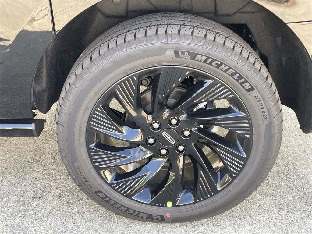 new 2025 Lincoln Navigator car, priced at $105,080