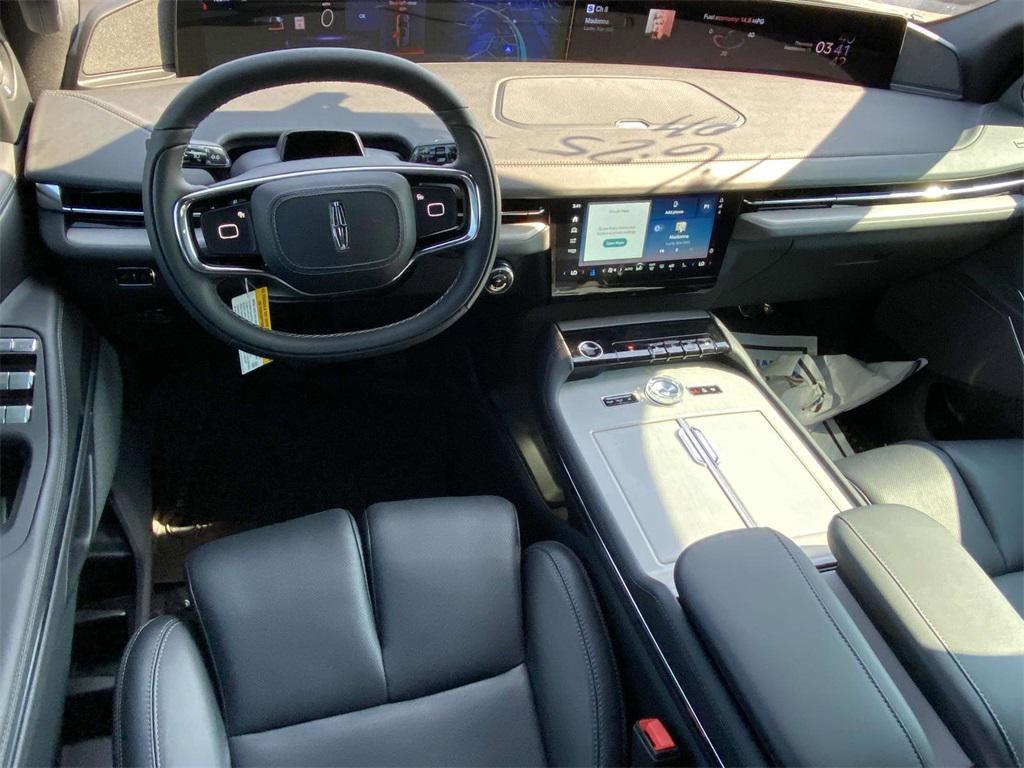 new 2025 Lincoln Navigator car, priced at $100,935