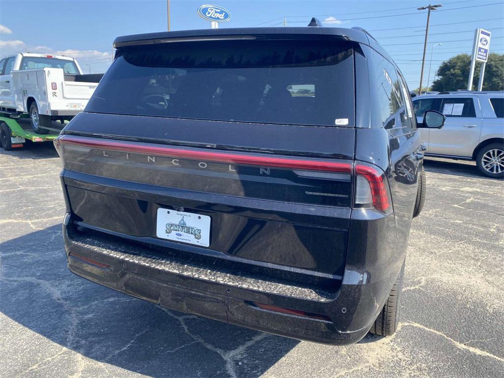 new 2025 Lincoln Navigator car, priced at $100,935