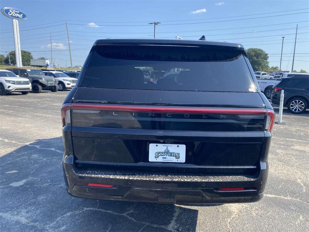 new 2025 Lincoln Navigator car, priced at $100,935
