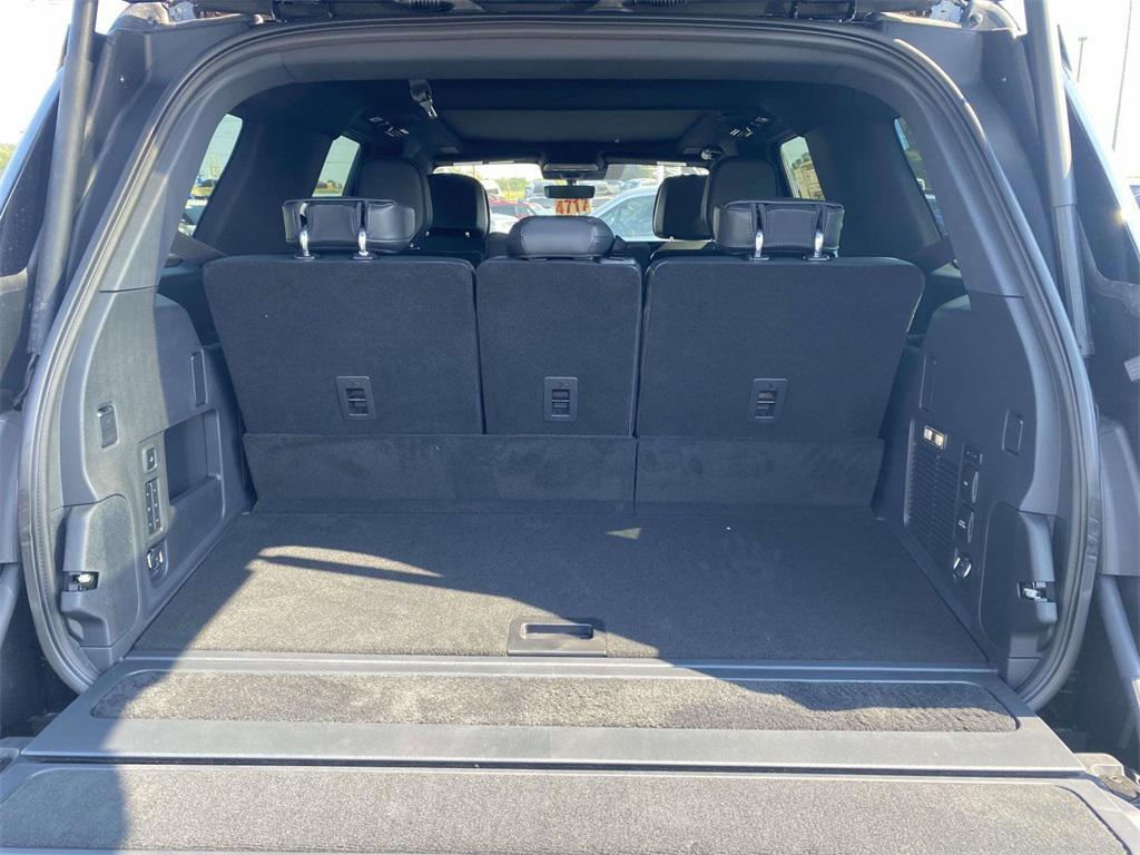 new 2025 Lincoln Navigator car, priced at $100,935