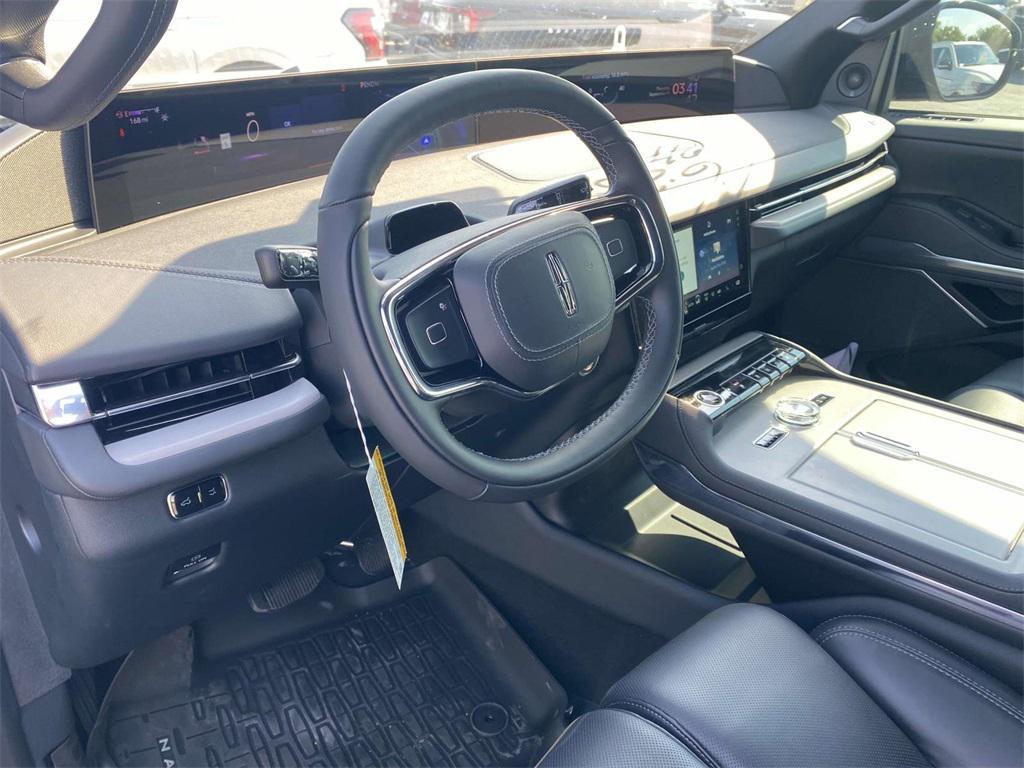 new 2025 Lincoln Navigator car, priced at $100,935