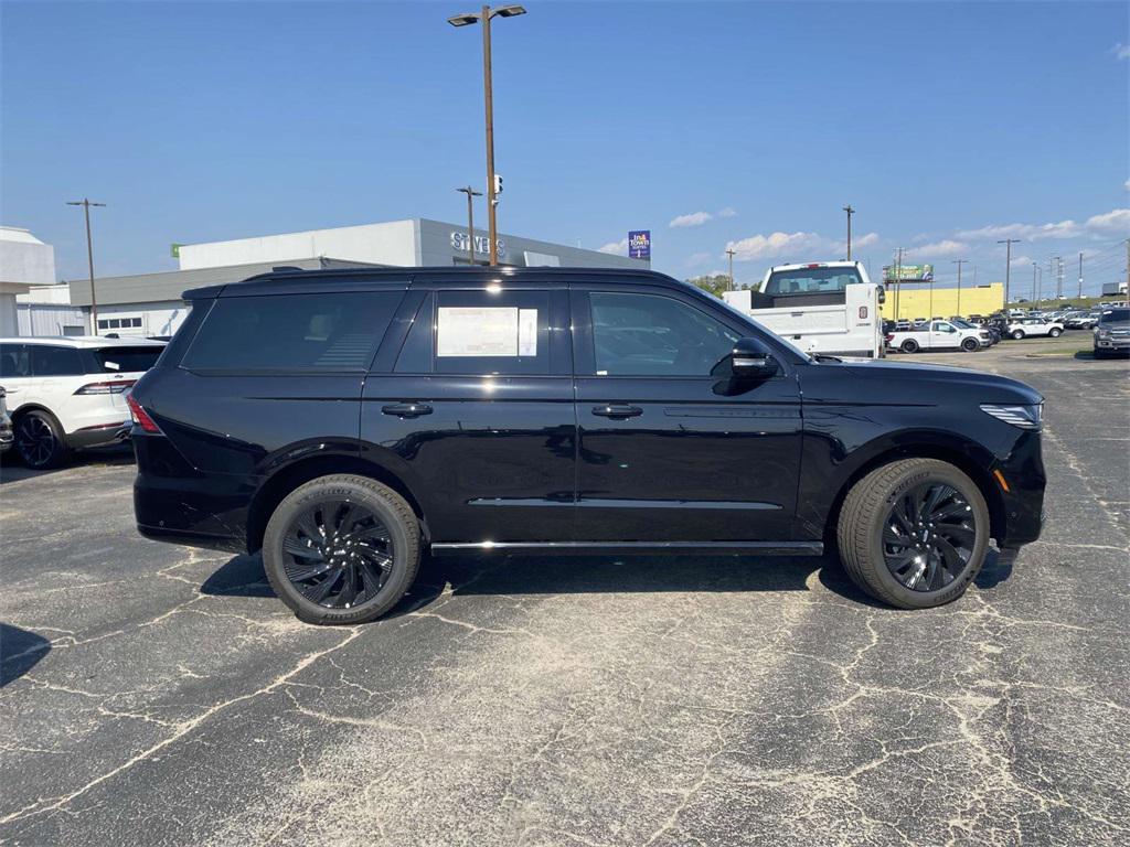 new 2025 Lincoln Navigator car, priced at $100,935