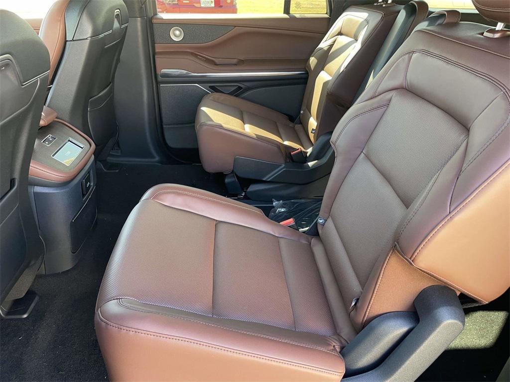 new 2025 Lincoln Navigator car, priced at $101,580