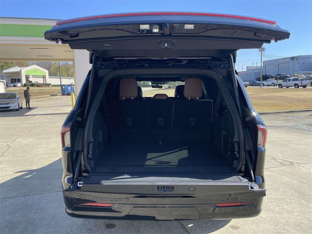 new 2025 Lincoln Navigator car, priced at $101,580