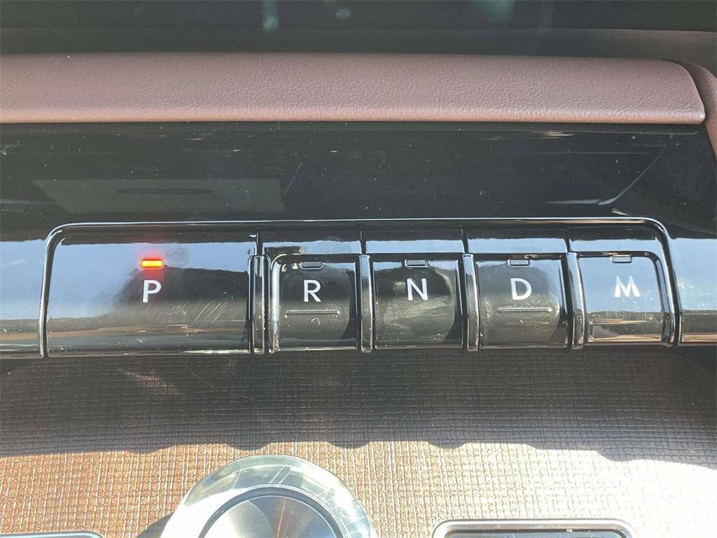 new 2025 Lincoln Navigator car, priced at $101,580