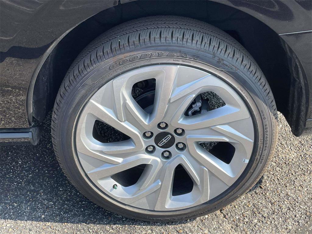 new 2025 Lincoln Navigator car, priced at $100,230