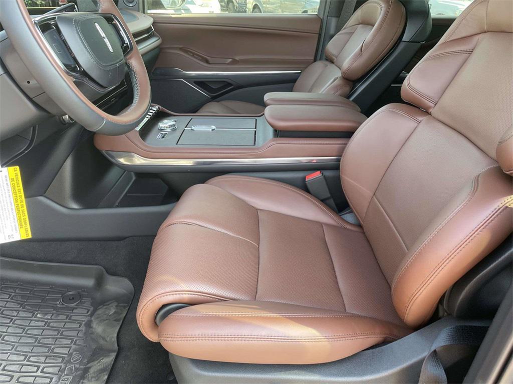 new 2025 Lincoln Navigator car, priced at $100,230
