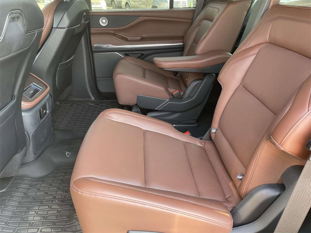 new 2025 Lincoln Navigator car, priced at $100,230