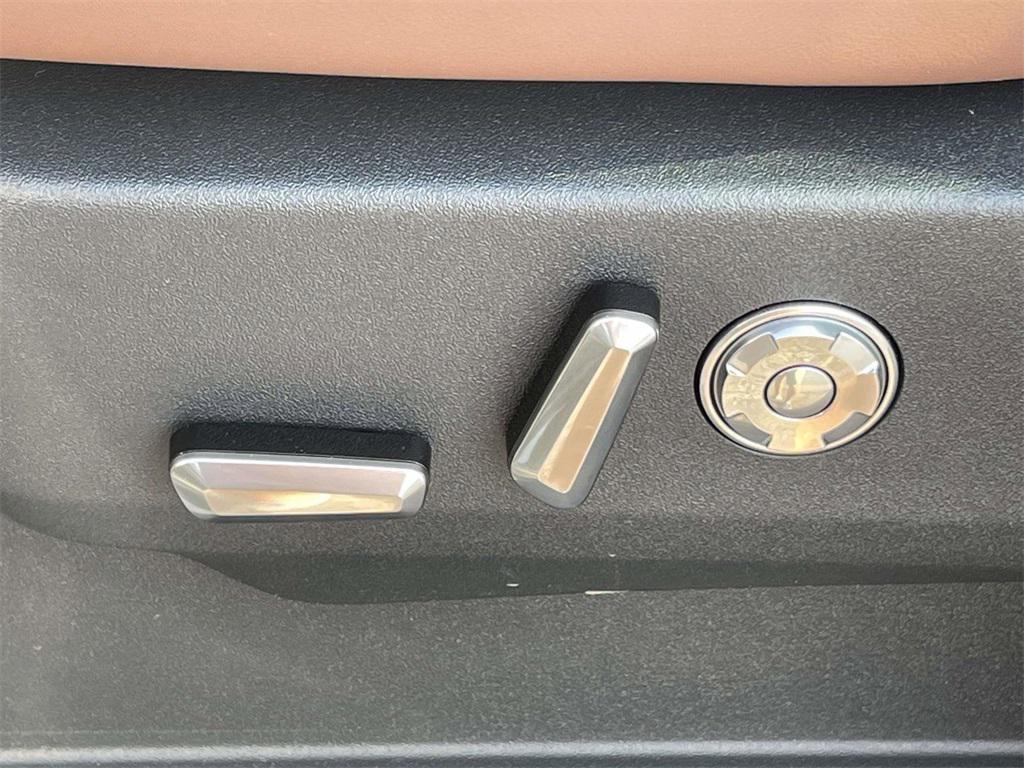 new 2025 Lincoln Navigator car, priced at $100,230