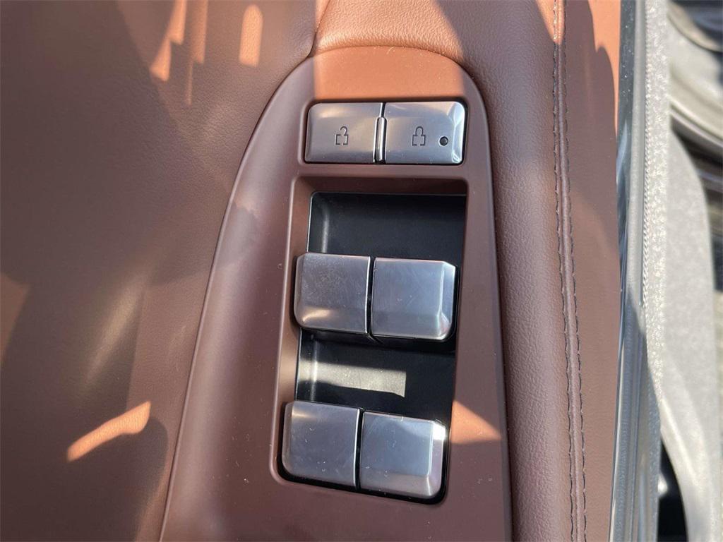 new 2025 Lincoln Navigator car, priced at $100,230