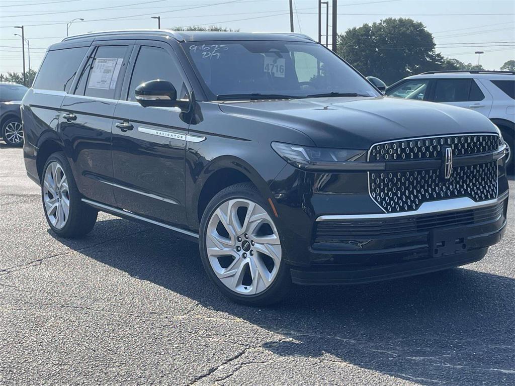 new 2025 Lincoln Navigator car, priced at $105,230