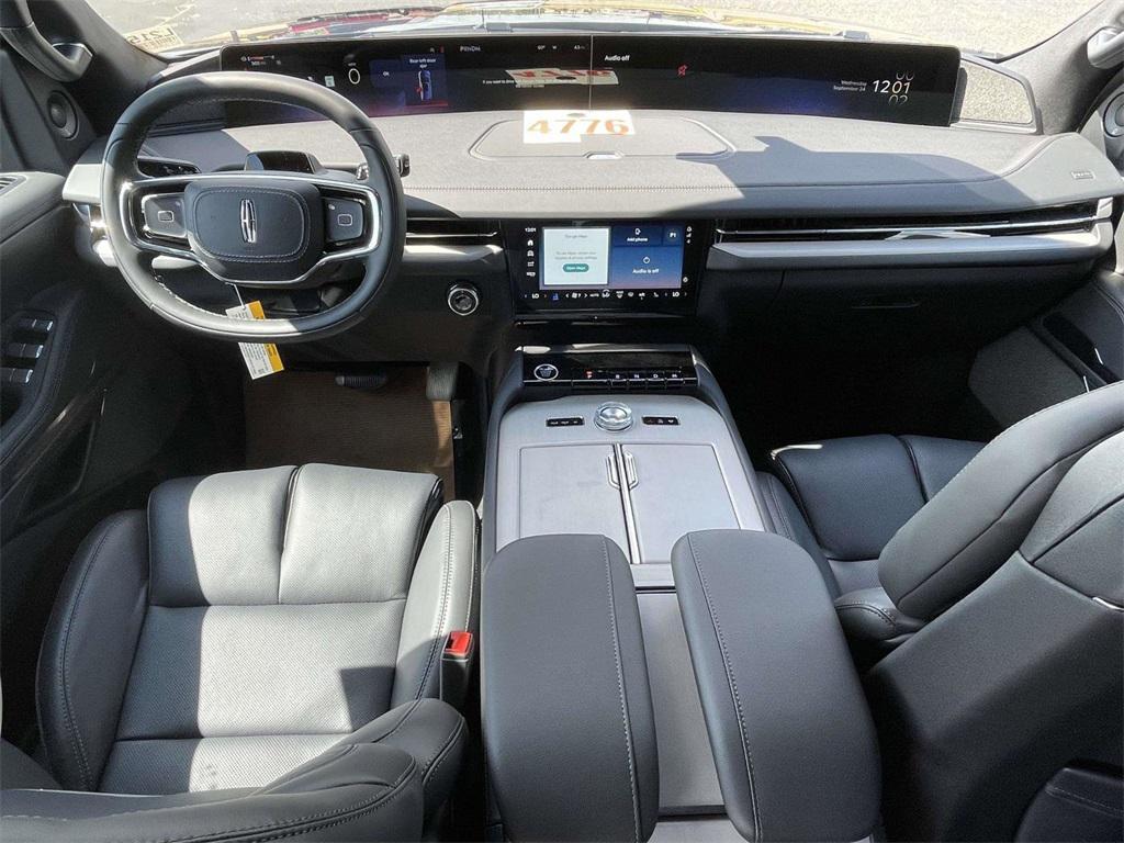 new 2025 Lincoln Navigator car, priced at $104,080