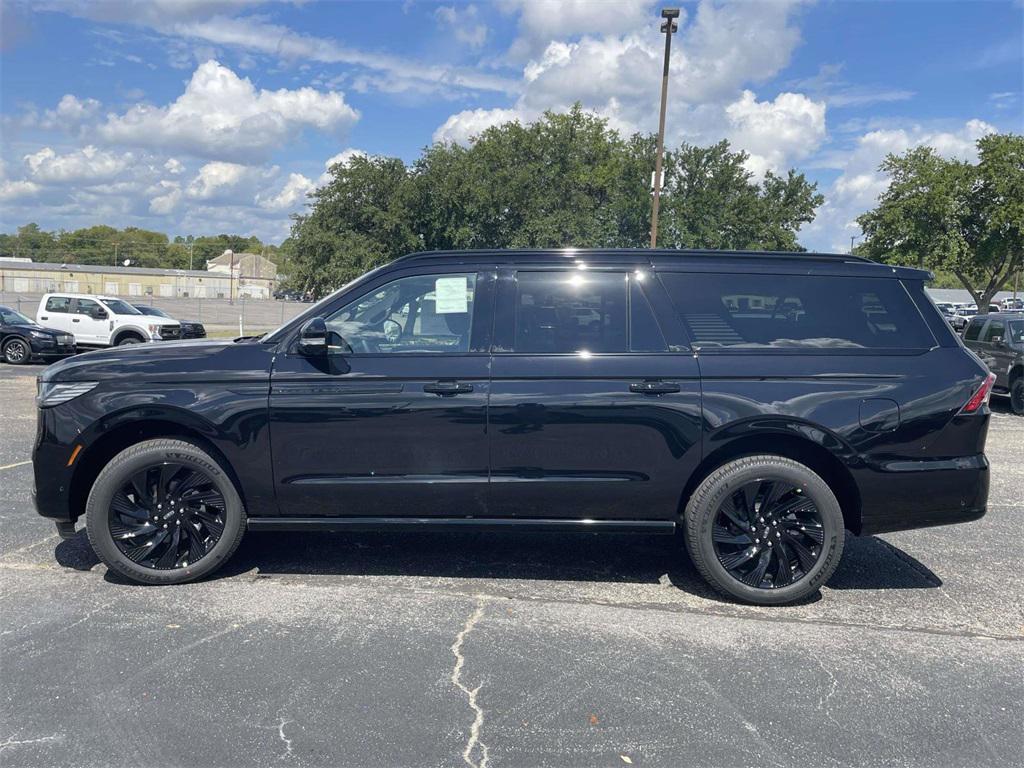 new 2025 Lincoln Navigator car, priced at $104,080