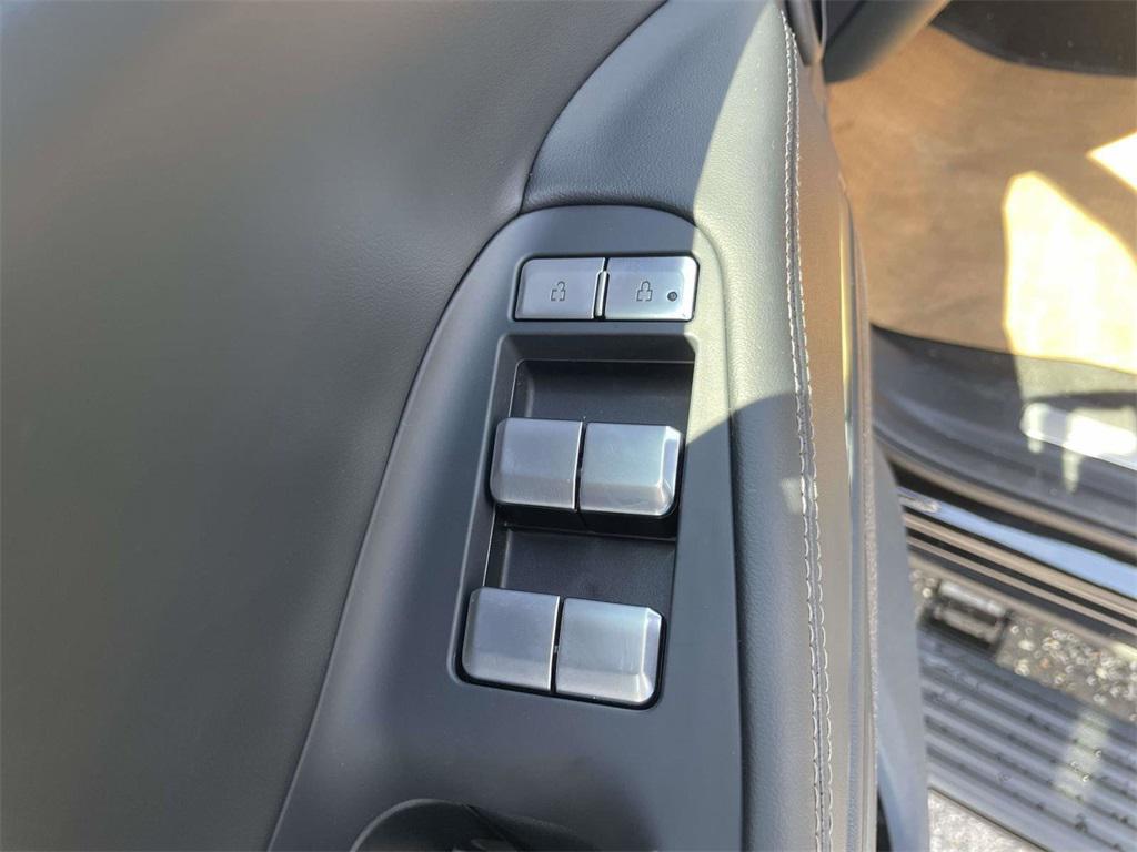 new 2025 Lincoln Navigator car, priced at $104,080