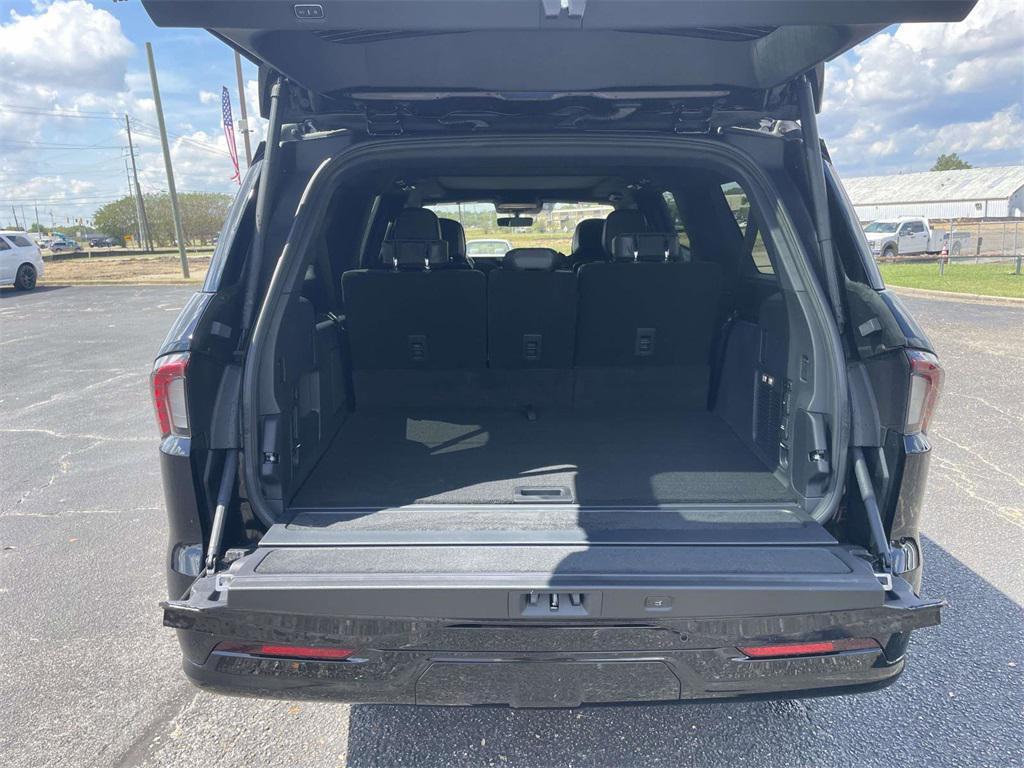 new 2025 Lincoln Navigator car, priced at $104,080