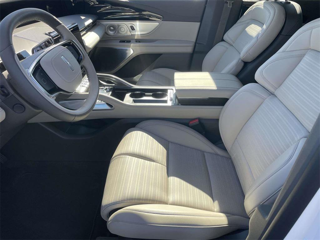 new 2025 Lincoln Nautilus car, priced at $59,211