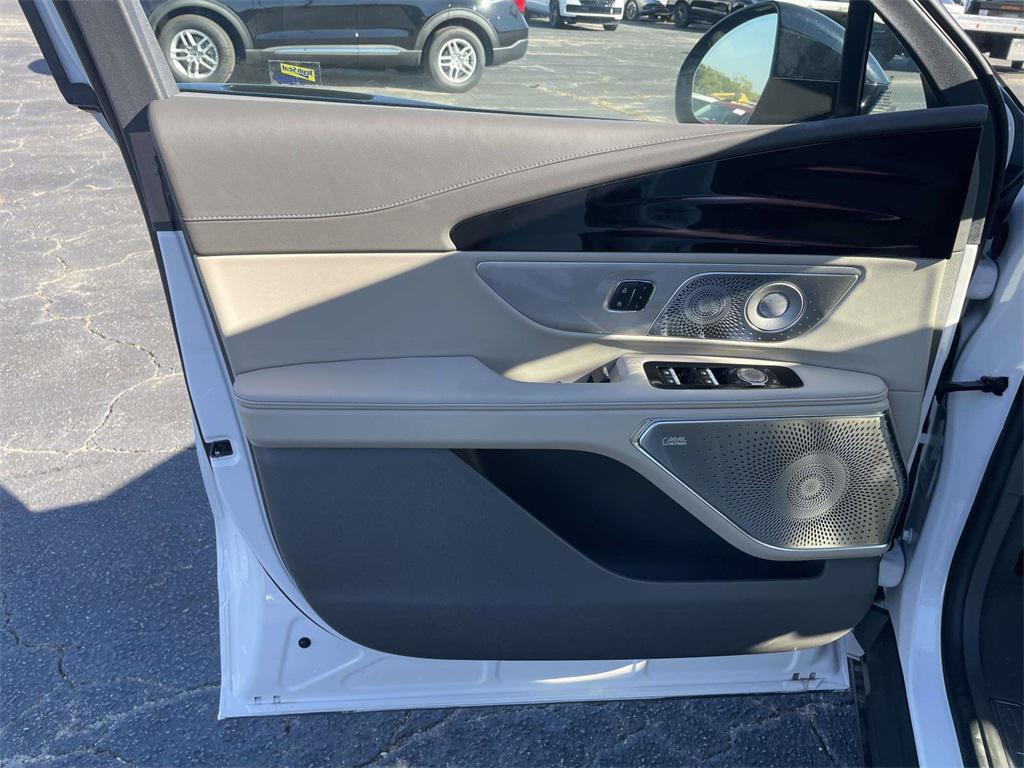 new 2025 Lincoln Nautilus car, priced at $59,211