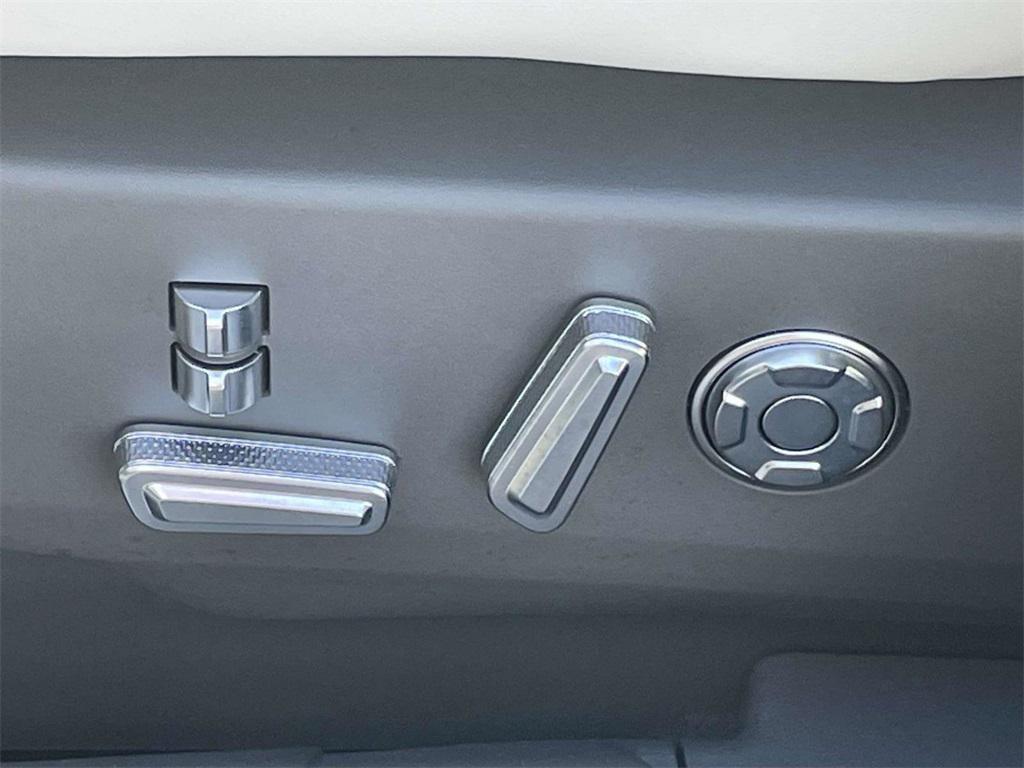 new 2025 Lincoln Nautilus car, priced at $59,211