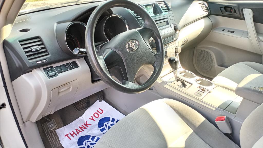 used 2010 Toyota Highlander car, priced at $6,195