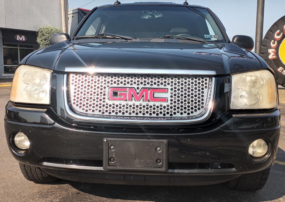 used 2004 GMC Envoy XUV car, priced at $5,195