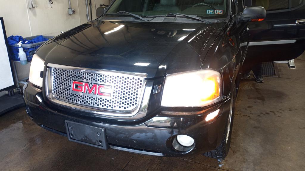 used 2004 GMC Envoy XUV car, priced at $5,195