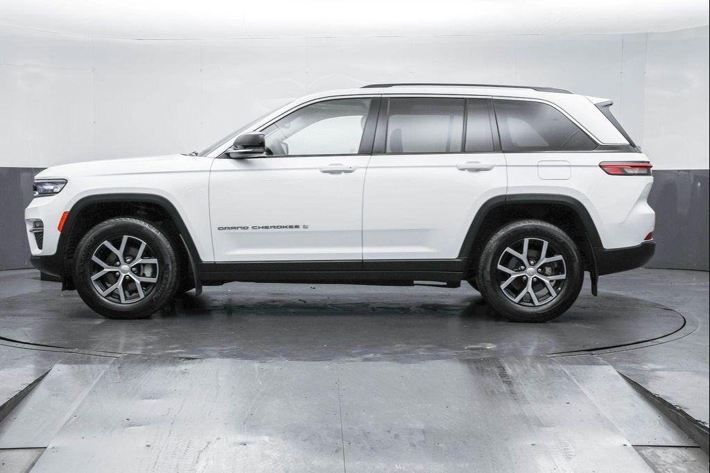 used 2024 Jeep Grand Cherokee car, priced at $28,977
