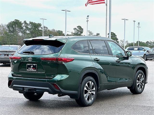 used 2023 Toyota Highlander car, priced at $34,100