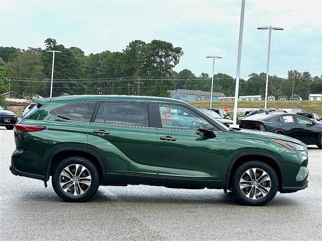 used 2023 Toyota Highlander car, priced at $34,100