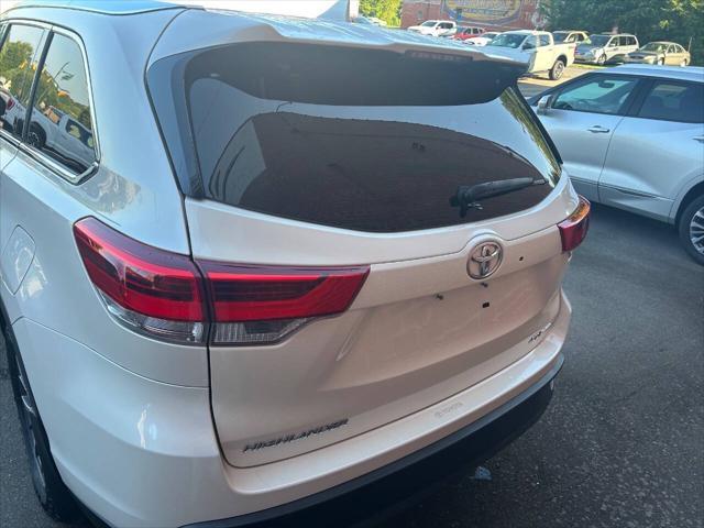used 2019 Toyota Highlander car, priced at $27,995