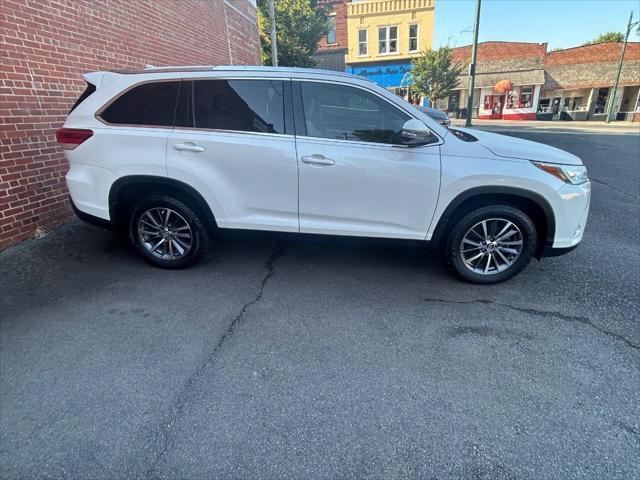 used 2019 Toyota Highlander car, priced at $27,995