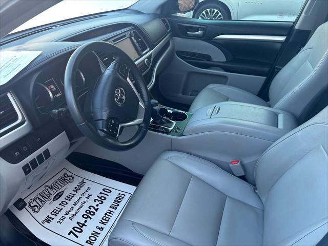 used 2019 Toyota Highlander car, priced at $27,995