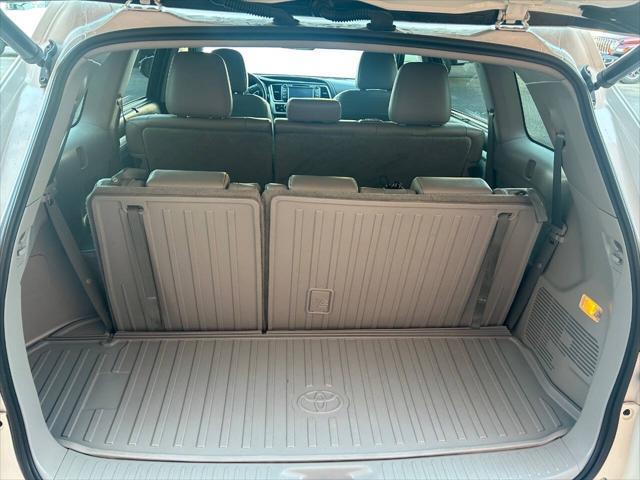 used 2019 Toyota Highlander car, priced at $27,995