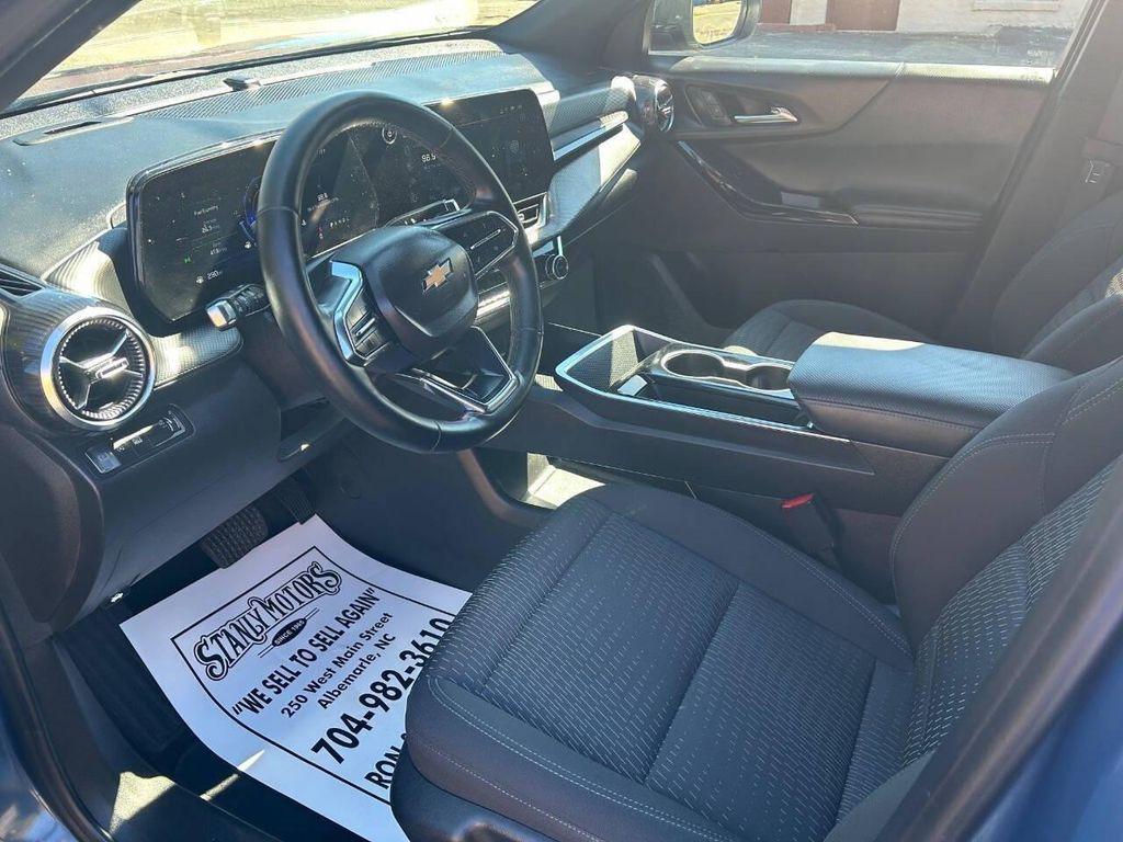 used 2025 Chevrolet Equinox car, priced at $26,995