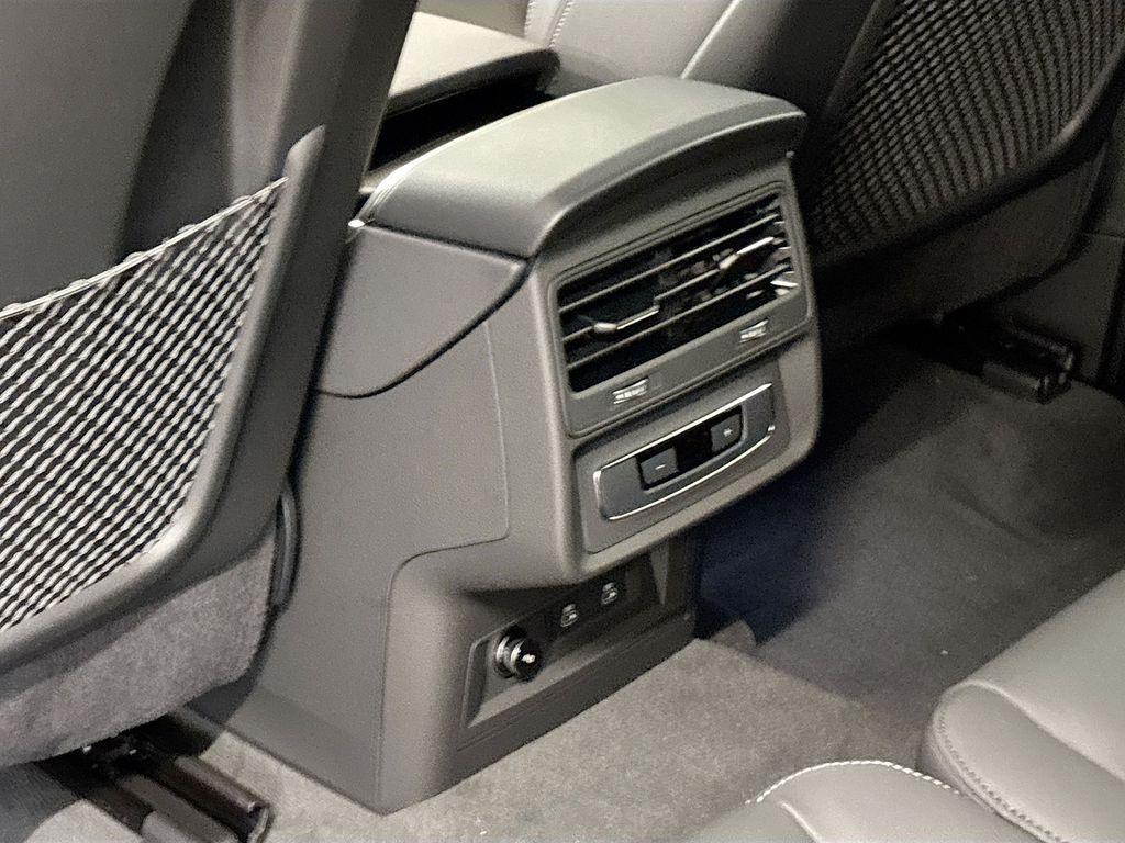 new 2025 Audi Q7 car, priced at $69,490