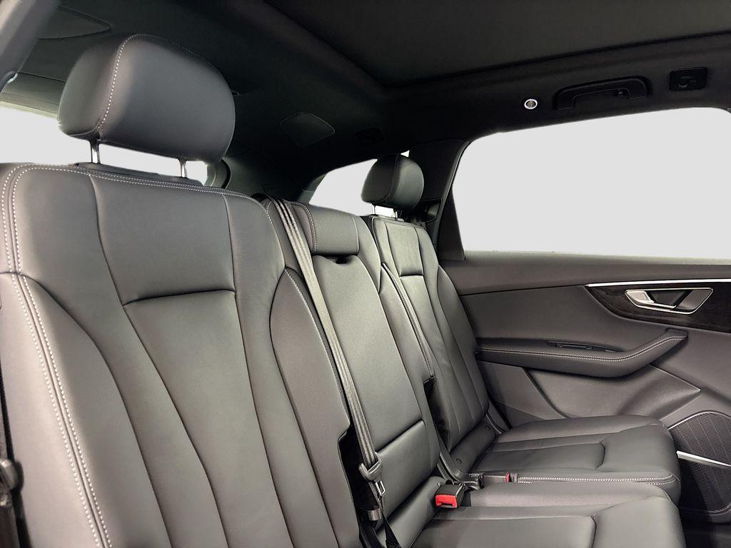 new 2025 Audi Q7 car, priced at $69,490