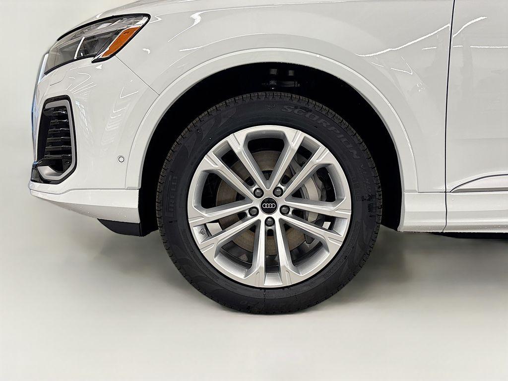 new 2025 Audi Q7 car, priced at $72,005