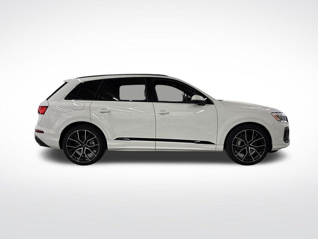 new 2025 Audi Q7 car, priced at $75,305
