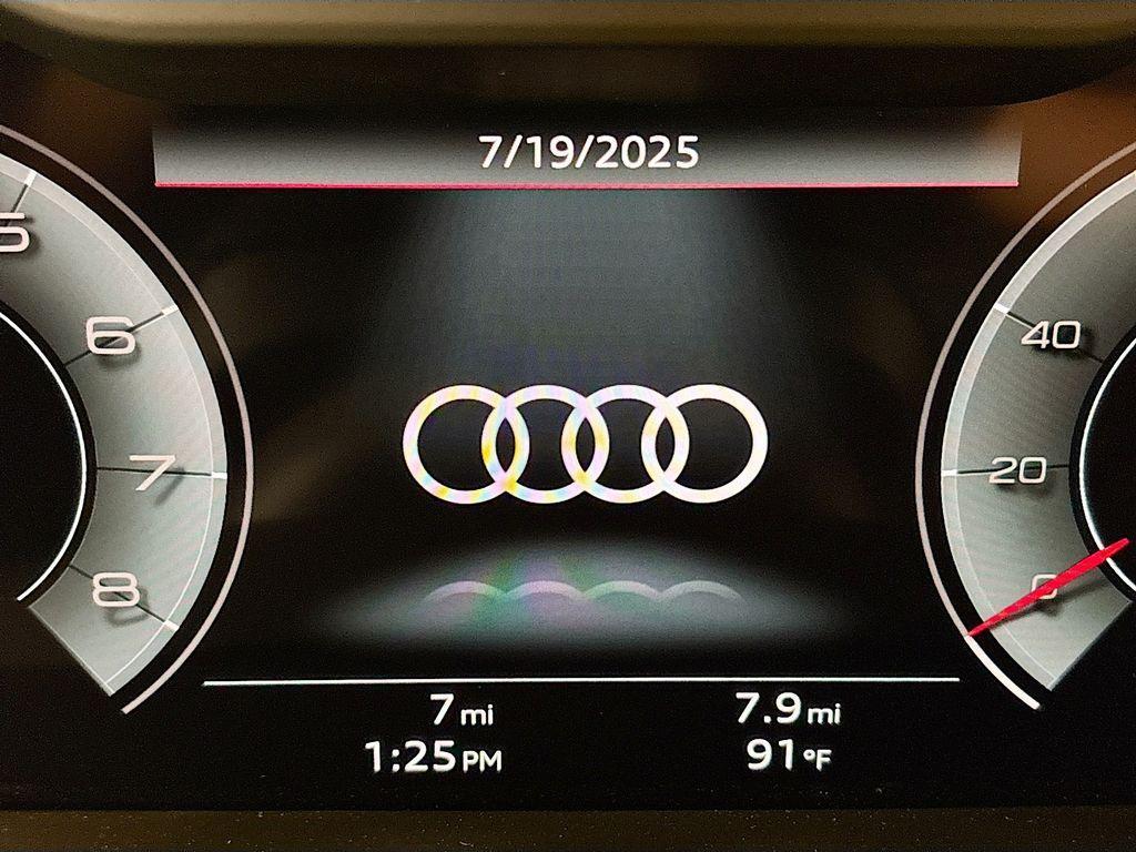 new 2025 Audi Q7 car, priced at $75,305